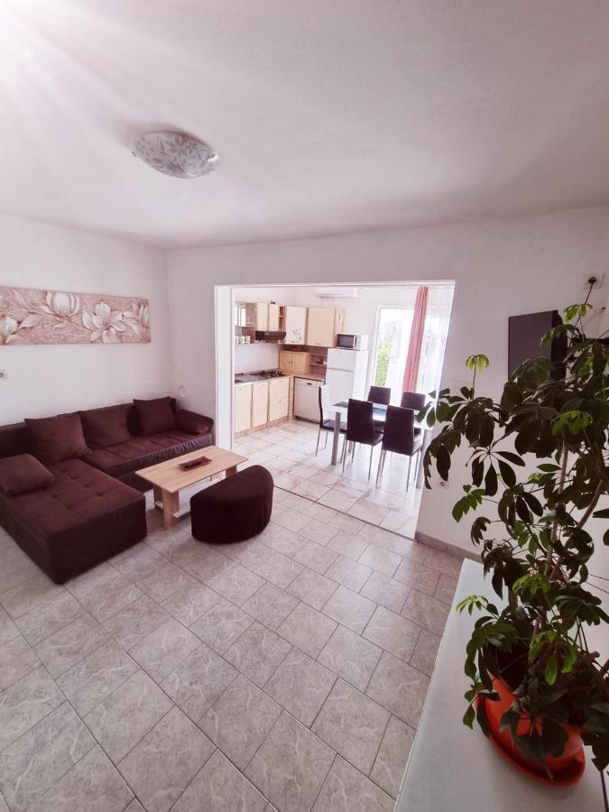 קרק Apartments Nada מראה חיצוני תמונה